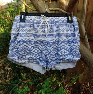 Billabong Tribal print shorts ⬜🔵